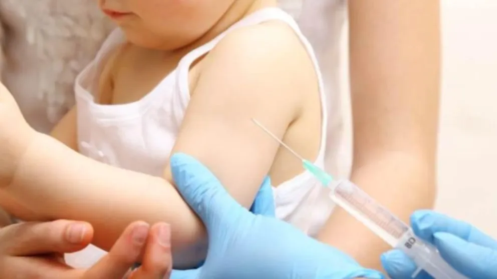 Moderna comenzó a probar su vacuna en niñas y niños de entre 6 meses a 12 años