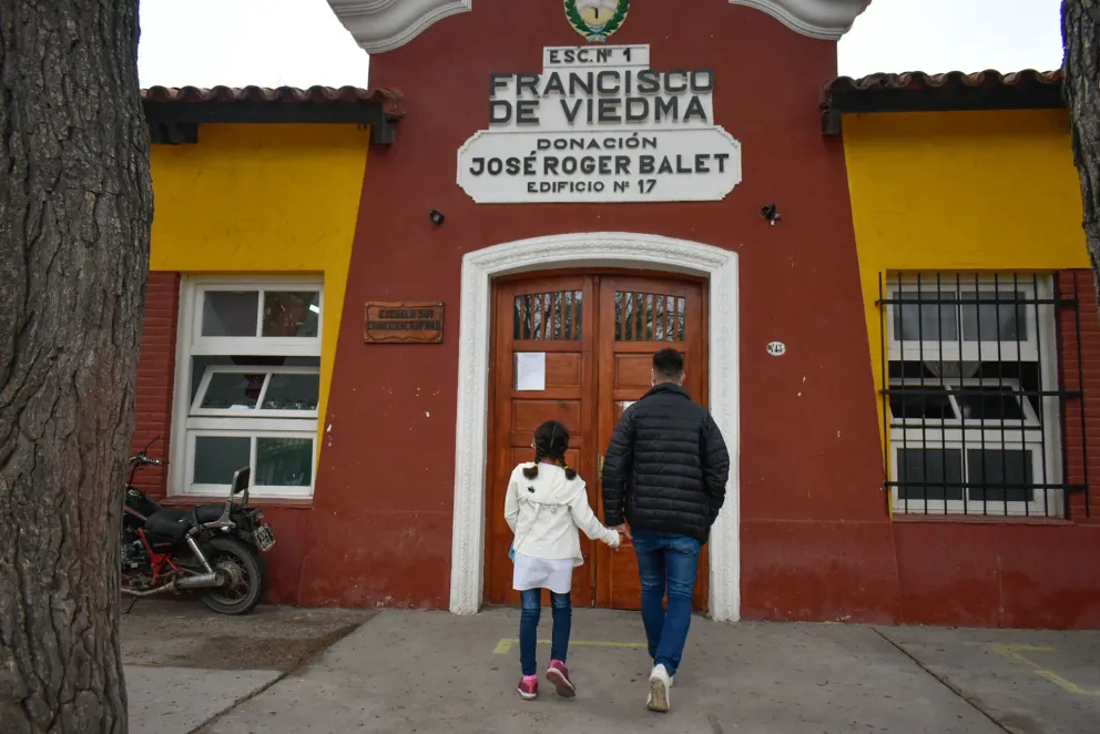 Docente dio positivo de Covid y la escuela sigue funcionando