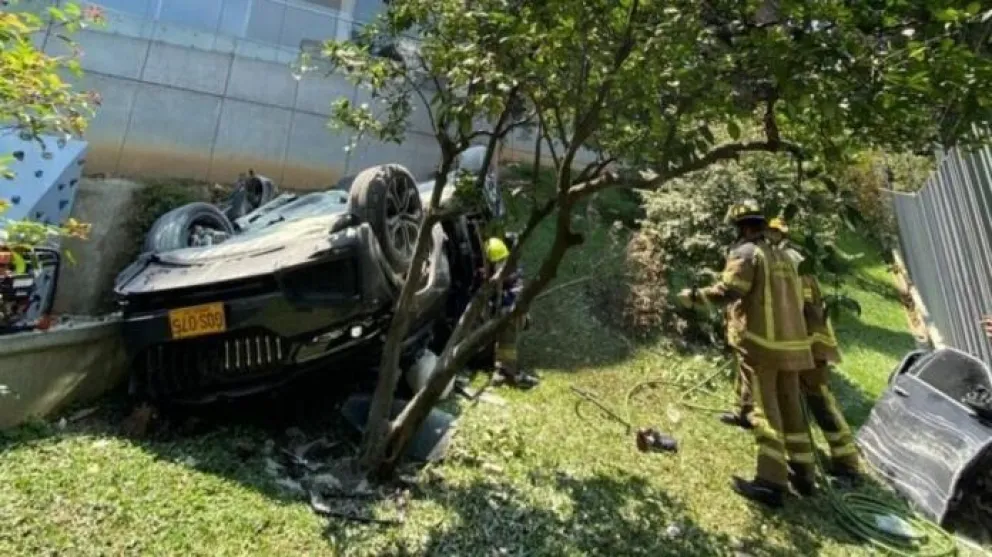 Impactante: un hombre murió al caer con su auto desde un quinto piso