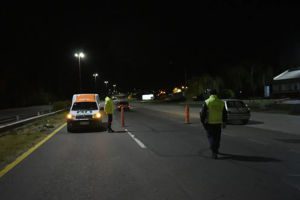 Se pasó de copas y le secuestraron el auto en la caminera del Puente Nuevo