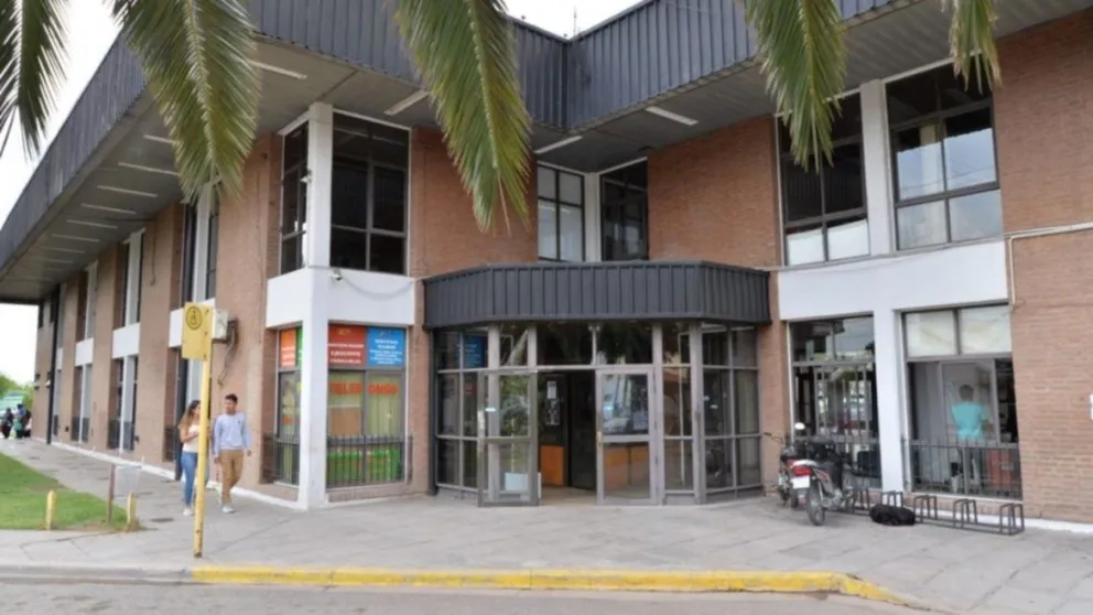 Una encomienda llegó abierta y una joven perdió 10.000 pesos