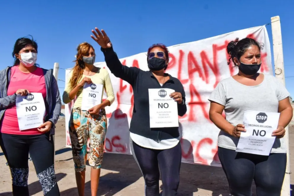 Hicieron oídos sordos al reclamo, y sigue la obra cloacal