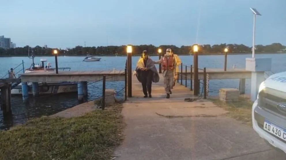 Un joven estuvo en peligro en el río Negro, a la altura del puente Villarino