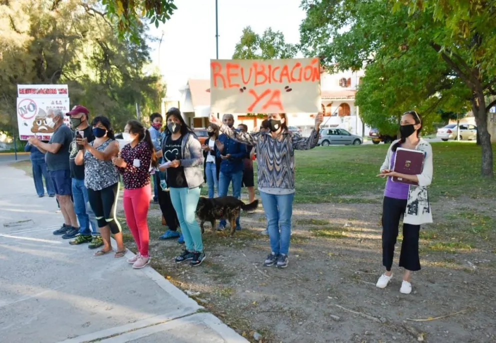 Vecinos resisten  a la planta cloacal y se manifestaron con un "bocinazo"