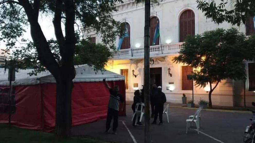 La UPCN instaló la carpa rojiblanca salarial