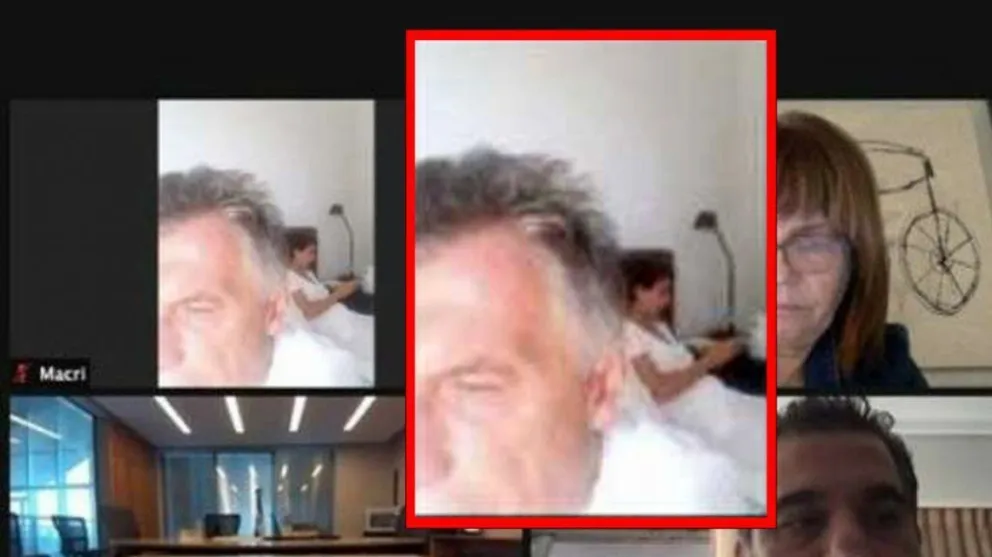 Blooper de Macri: participó de una reunión por Zoom desde la cama y con Juliana