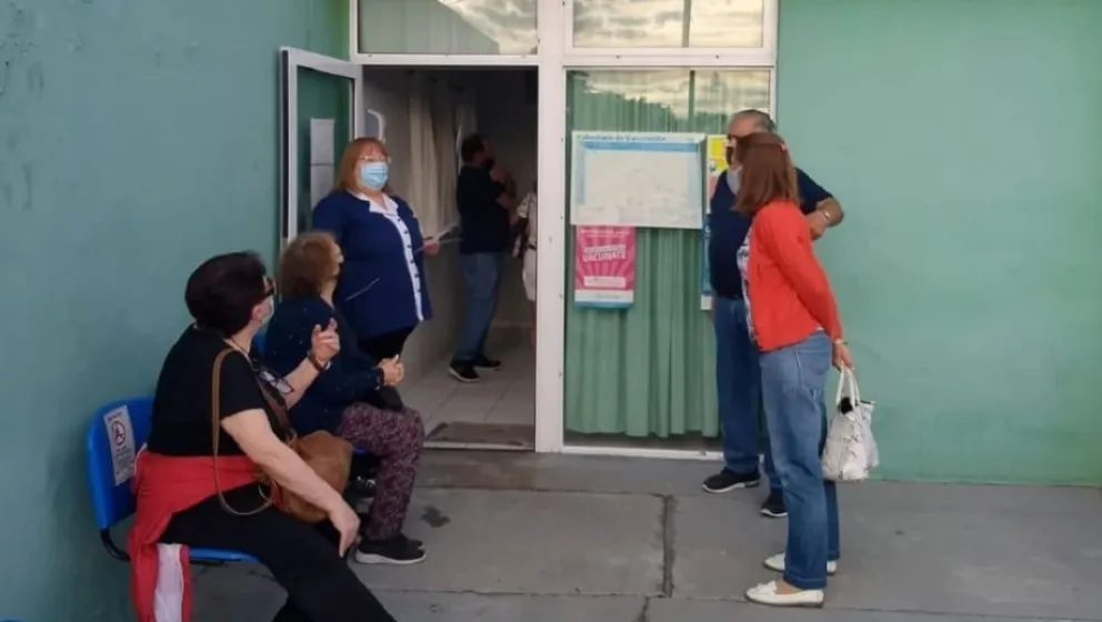 Suspendieron la vacunación contra el COVID19 por falta de insumos