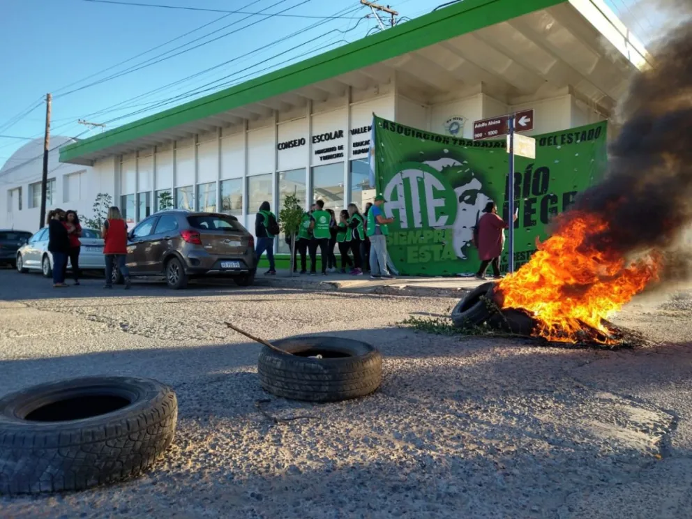 ATE ocupa consejo de educación en Valle Medio 