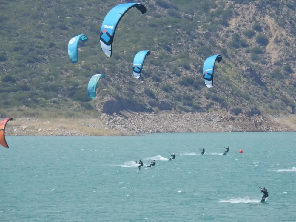 Dos kitesurfistas de la Comarca convocados al CeNARD