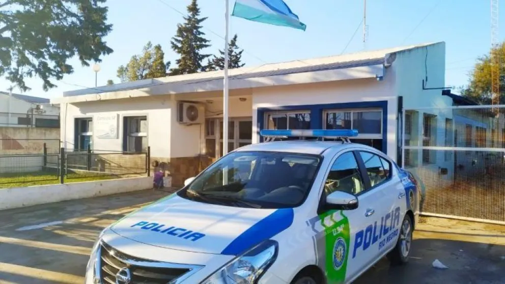 Rompió todo en su casa, y tomó de escudo a un hijo cuando fue la Policía
