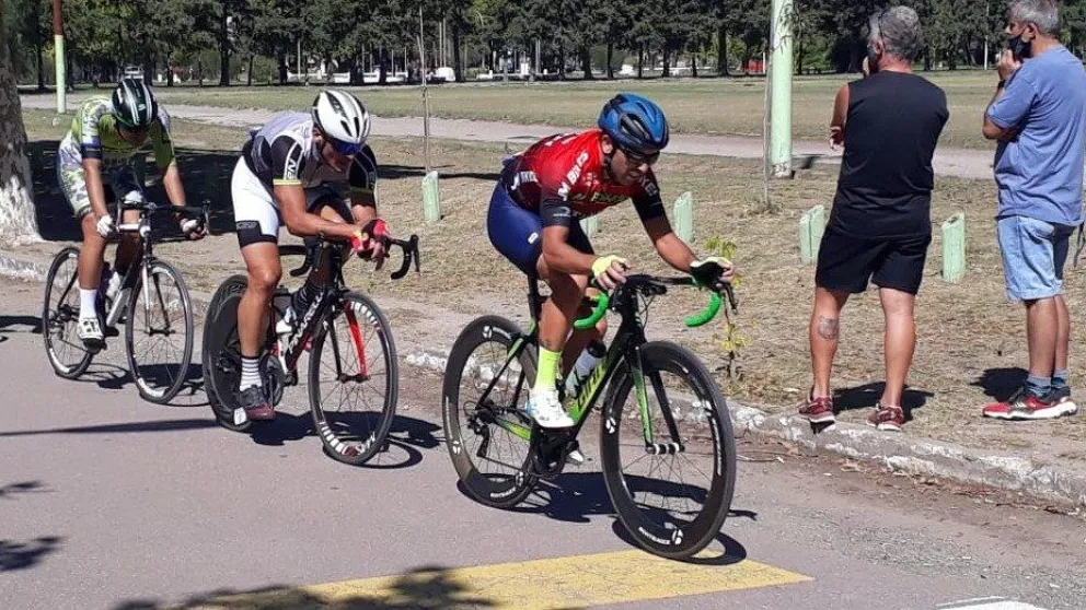 Triunfo viedmense en el regreso del ciclismo en suelo bahiense
