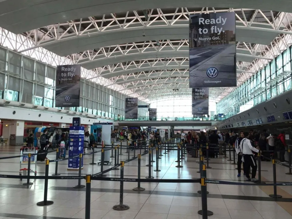 Gobierno restringe los viajes desde y hacia Brasil para evitar la segunda ola