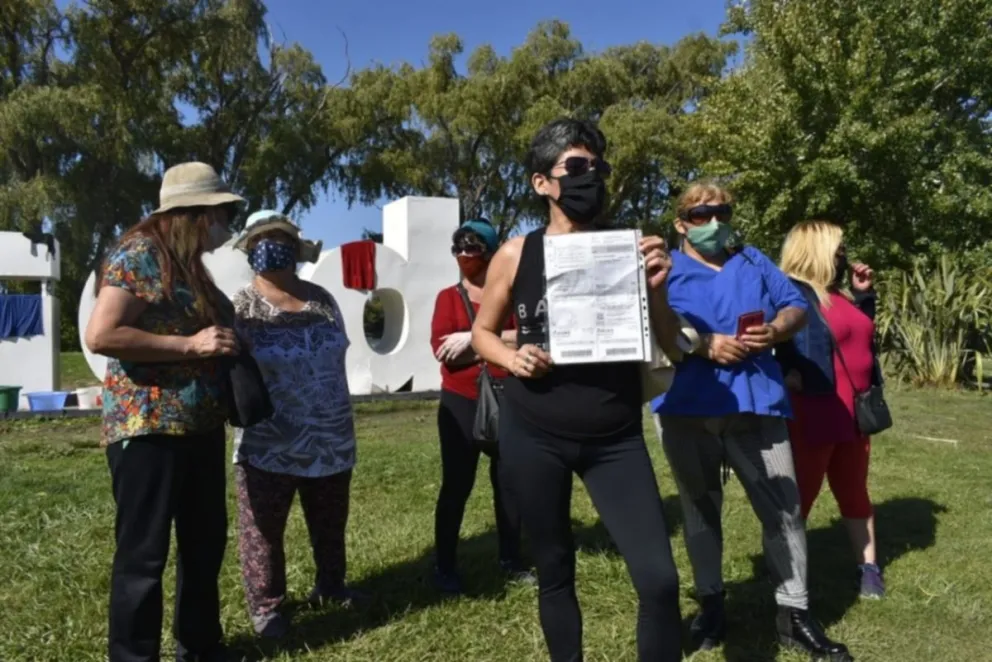 Vecina del barrio Guido sin agua: "Sentimos que se nos están cagando de risa"