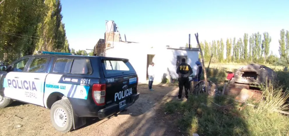 Allanaron una chacra de Viedma por trata de personas