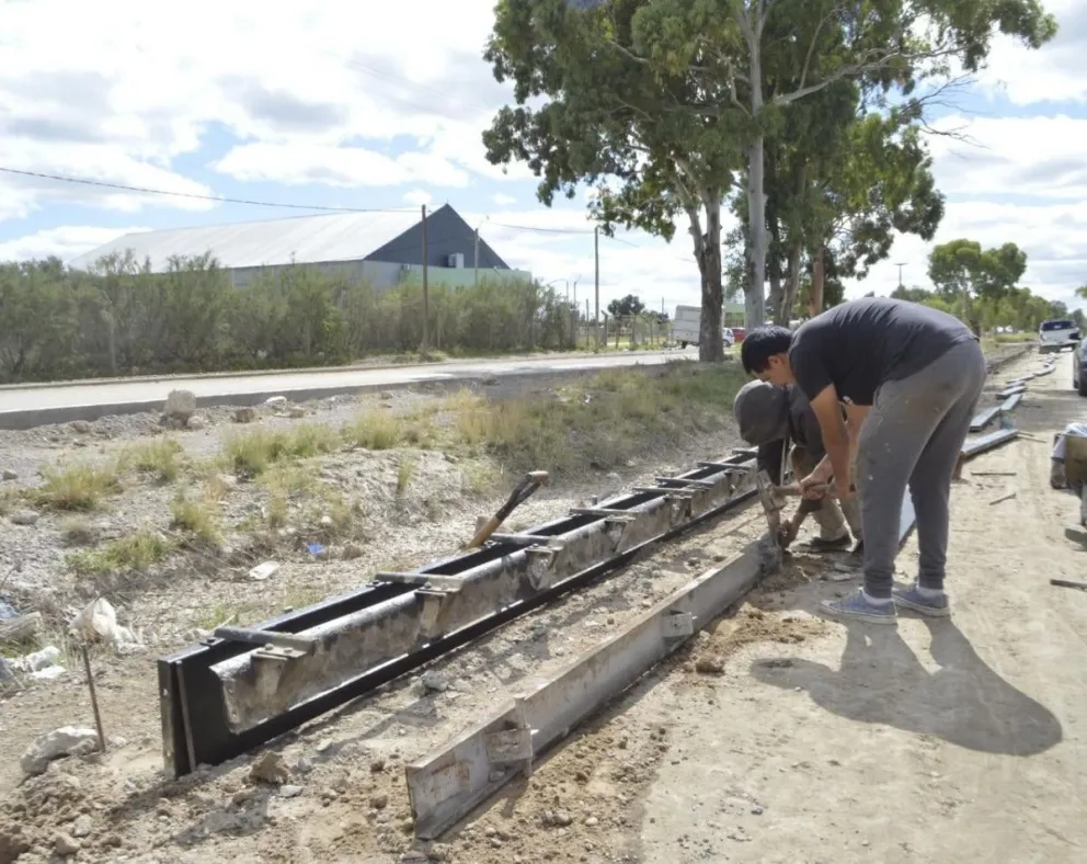 Más del 90% de avance en la obra de cordón cuneta del Bulevar Celedonio Miguel