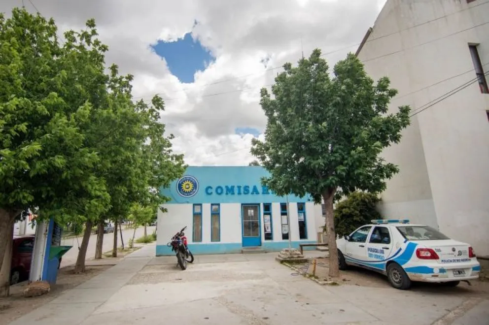 Golpeó a una de sus hijas, le pegó y la persiguió sin parar por las calles