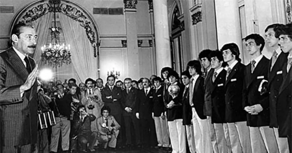 El día que Diego Maradona llamó "vigilante y botón" a Videla