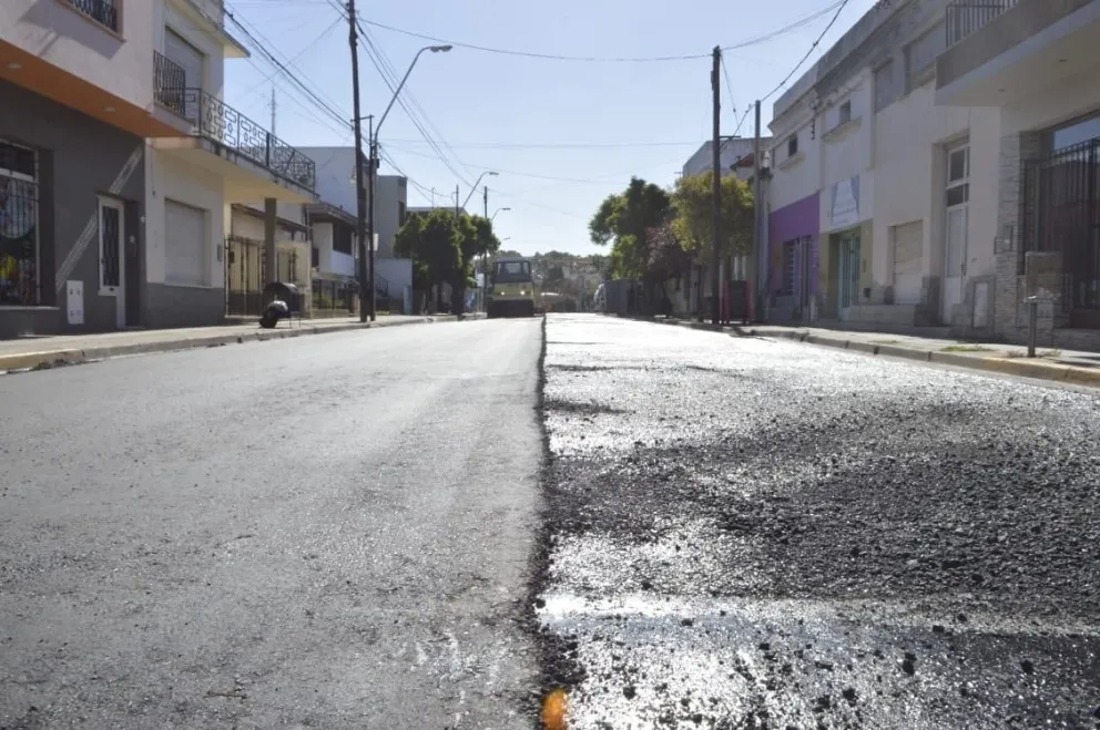 Se realizan trabajos de repavimentación en el centro de Carmen de Patagones