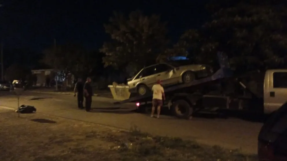 Volcaron el auto y se dieron a la fuga