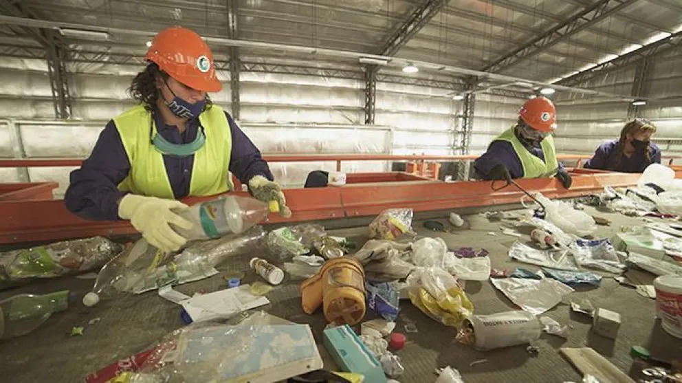 El reciclado de residuos tiene como cliente a la Federación  de Cartoneros