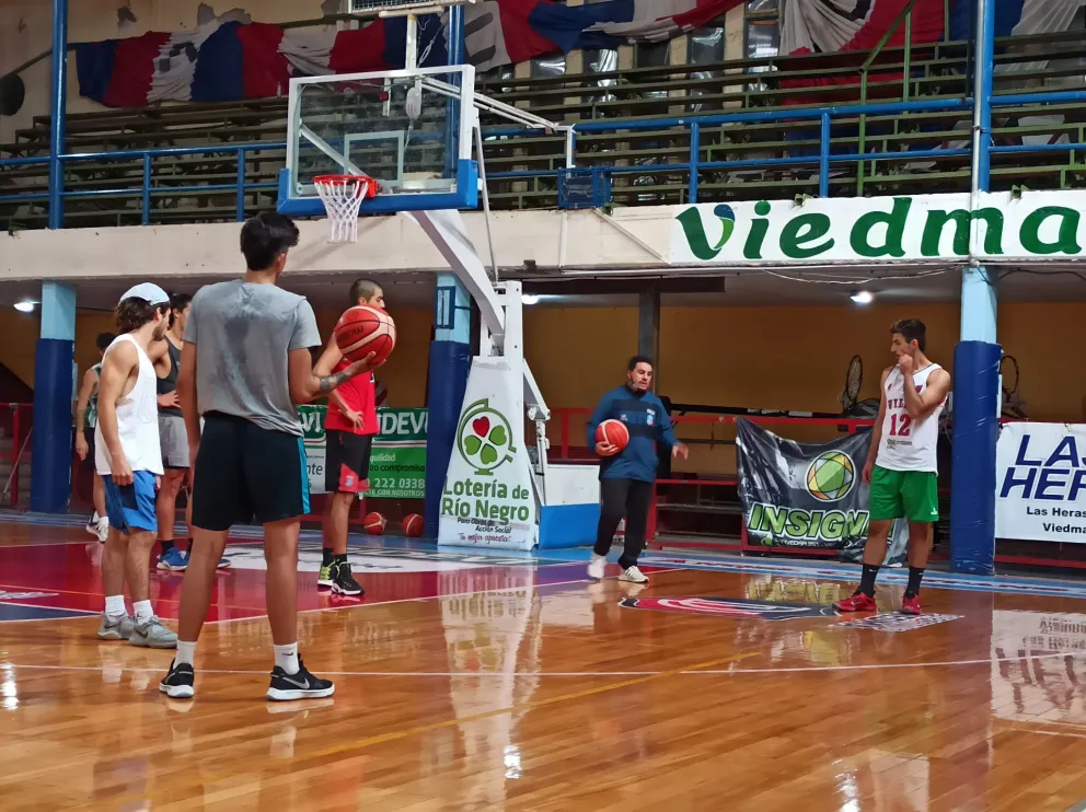 Deportivo Viedma confirmó su plantel para el torneo local