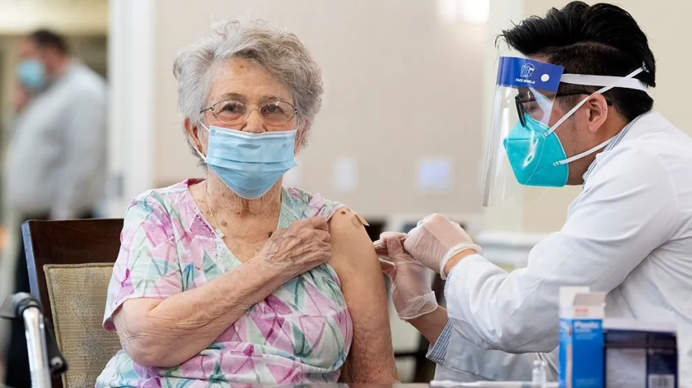 Vacunas Covid-19: el Gobierno diferirá la colocación de la segunda dosis