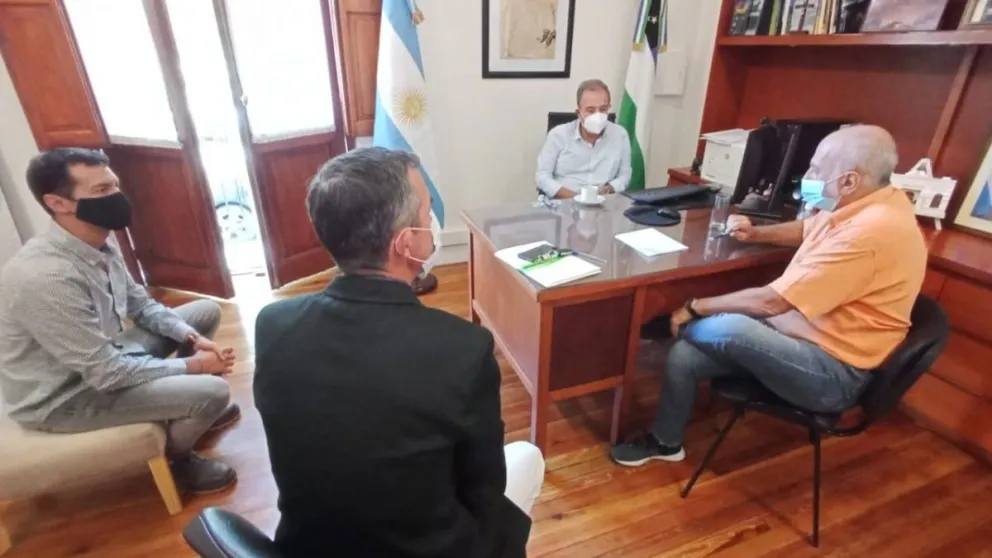 Evalúan ordenar el tránsito en rutas y facilitar accesos a un puente peatonal