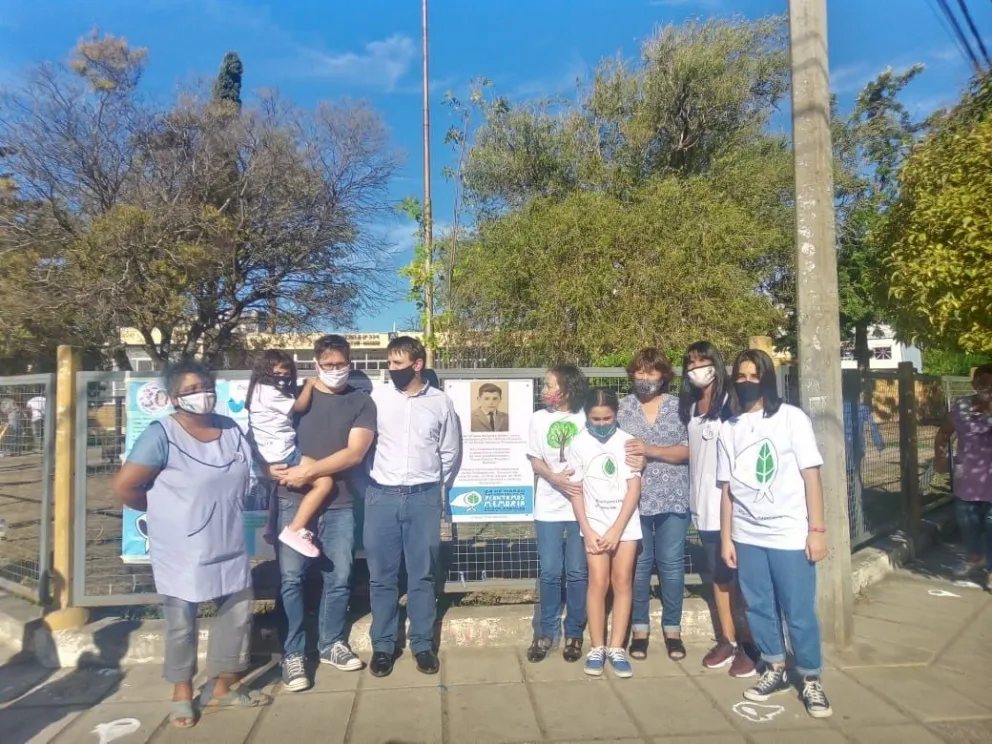 Homenaje escolar  a un alumno-desaparecido: Oscar “Pajarito” Borobia
