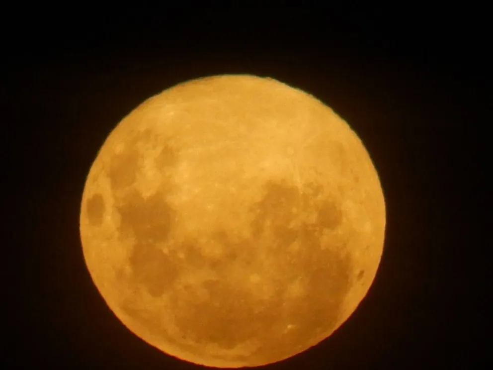 Así se vio la Superluna desde Viedma