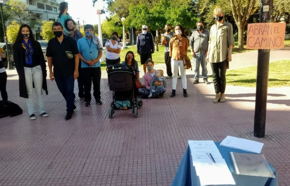 Habitantes de Los Alpatacos piden apertura de camino y cambio de zonificación