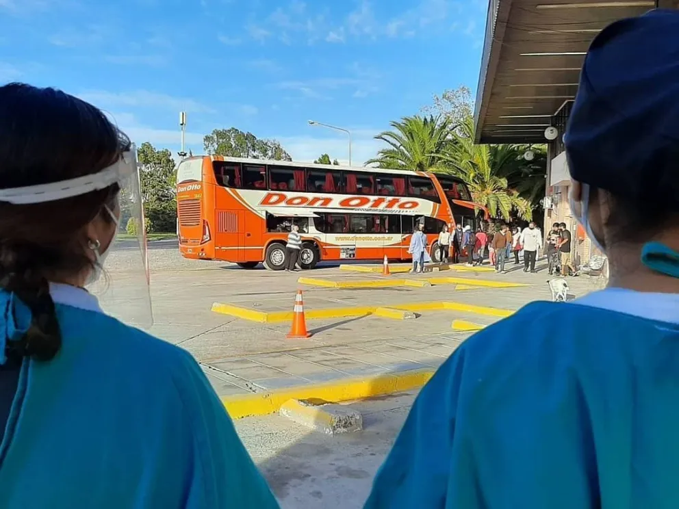 Resultados negativos a los primeros 10 que bajaron de un colectivo