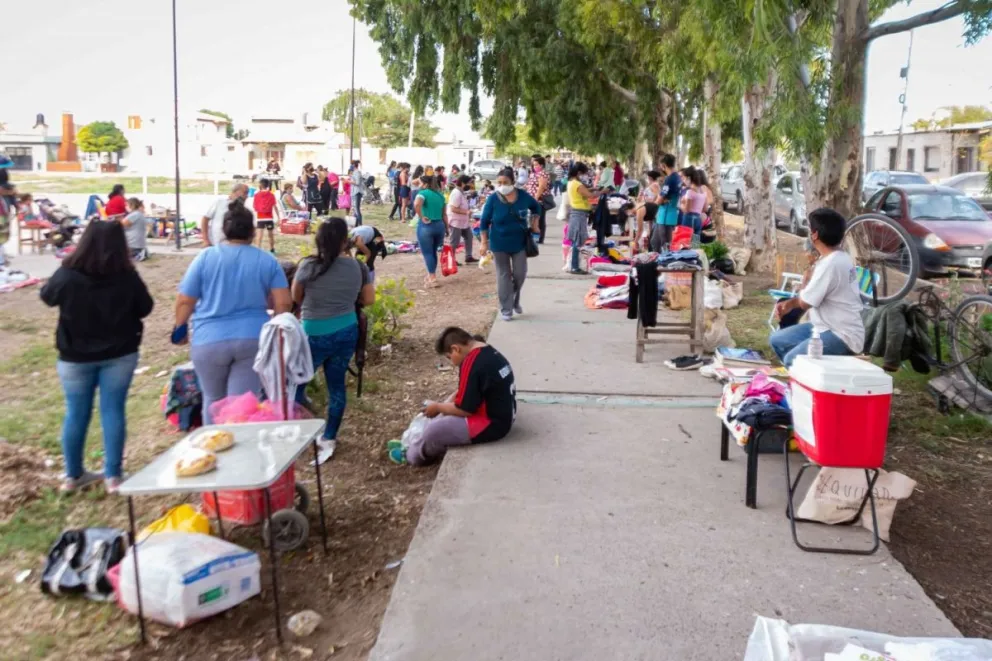 La necesidad económica se ve en forma de trueque y de feria