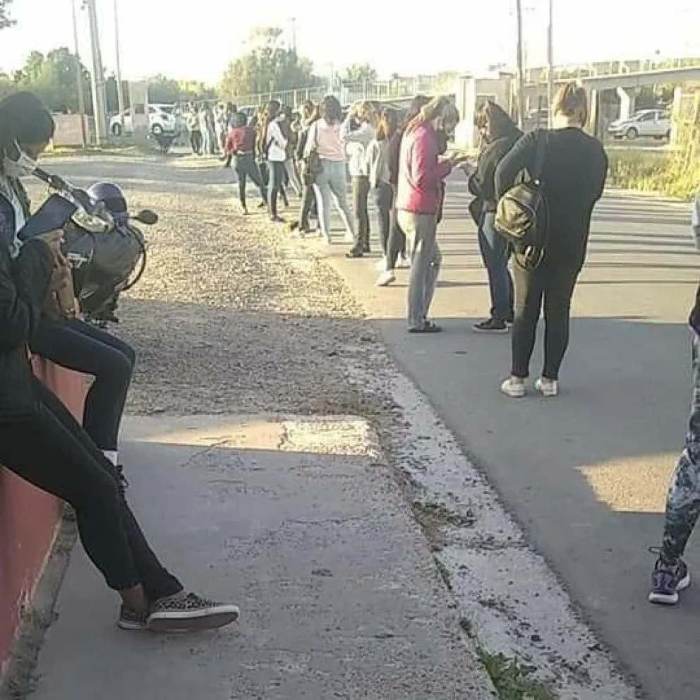 Una multitud para el quirófano móvil