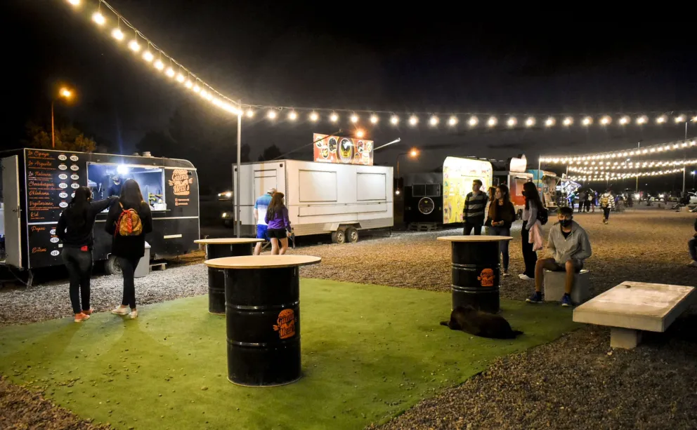 Avanza un proyecto que busca ordenar la actividad de los carritos gastronómicos