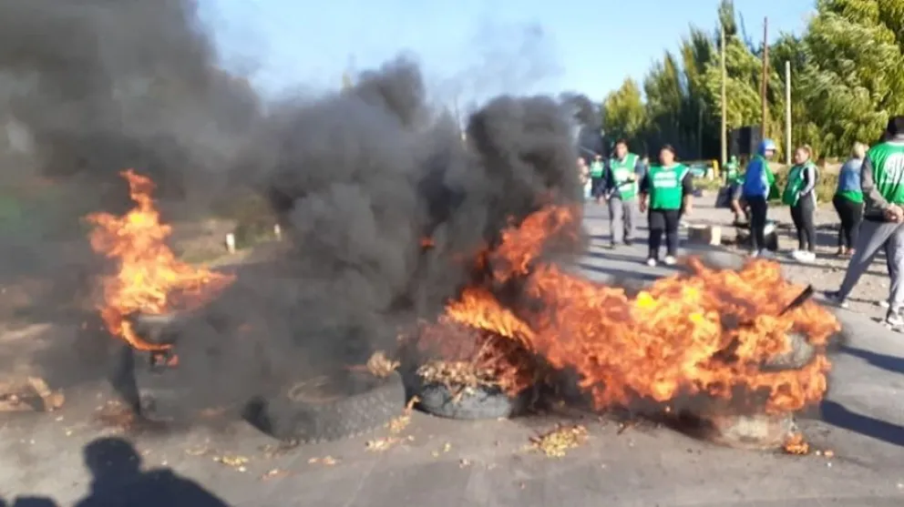 Incidentes en Cinco Saltos: militantes de ATE serán denunciados por agresión a policías