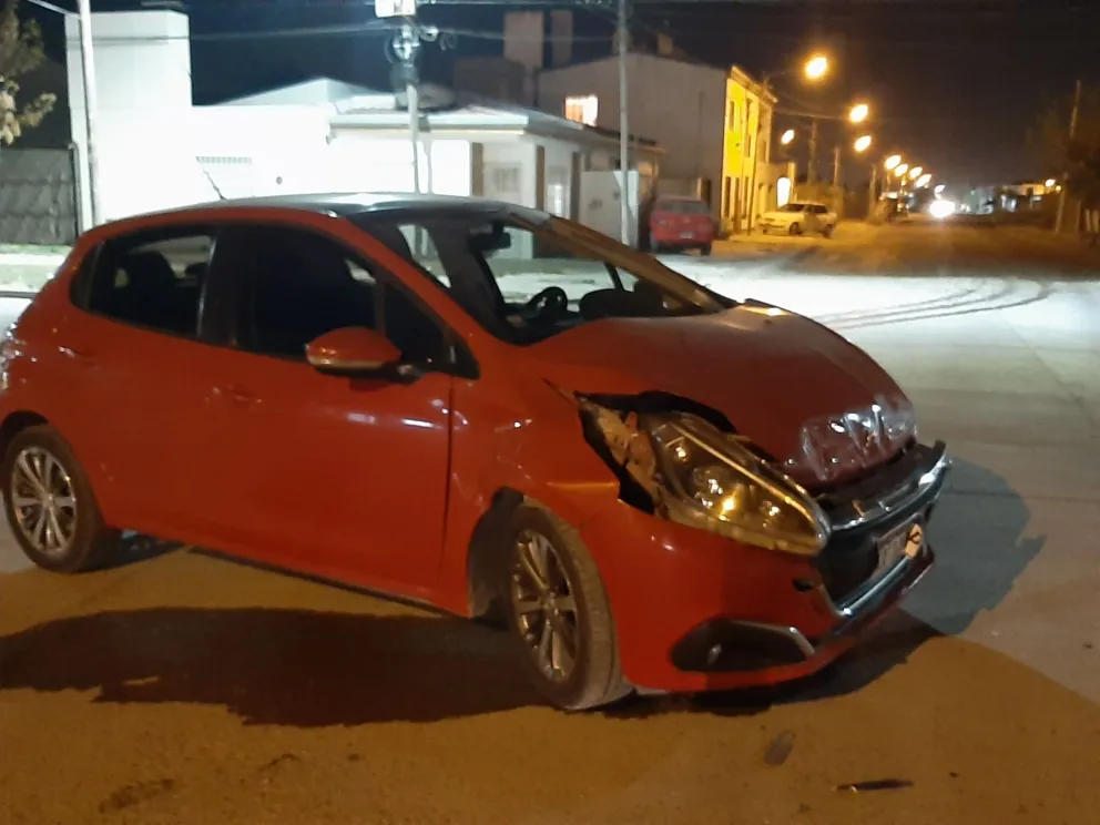 Quiso pasar a un colectivo y desencadenó un choque