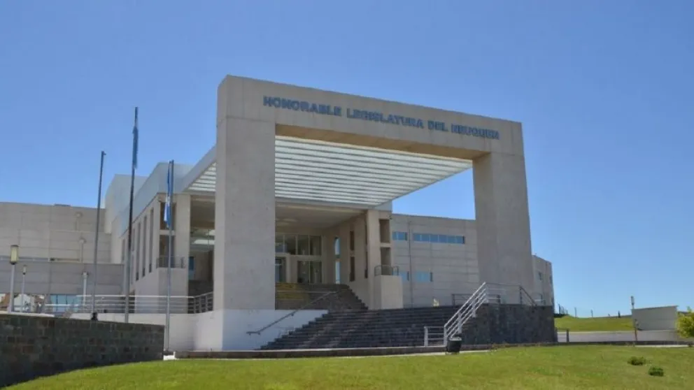 ¡Escándalo! Legisladores recibieron un aumento de 70 mil pesos en sus salarios