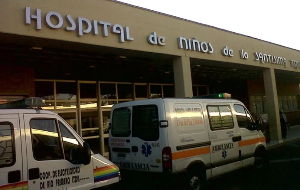 Hirieron a un bebé de ocho meses con un tenedor en la cabeza