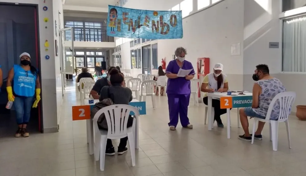 Juntaron firmas para pedir que todas las semana haya vacunación contra el COVID