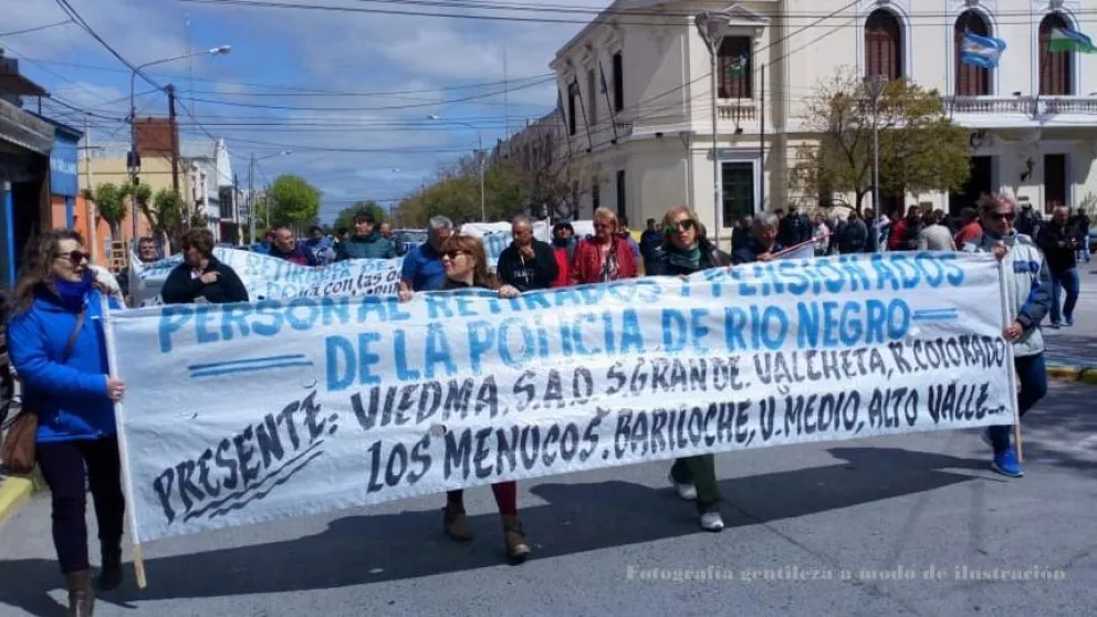 Jubilados policiales: deberán esperar a julio para empatar subas salariales