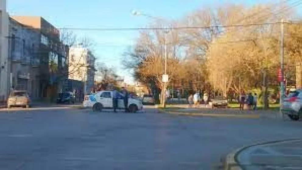 Un motociclista grave en el hospital Zatti tras un choque en pleno centro