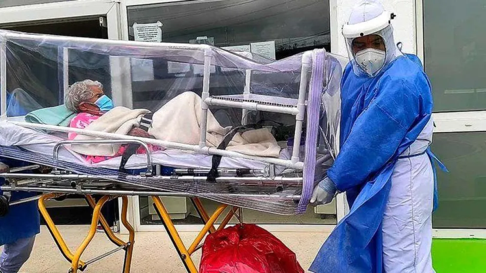 Anciana de 104 años es ovacionada tras vencer dos veces el COVID-19