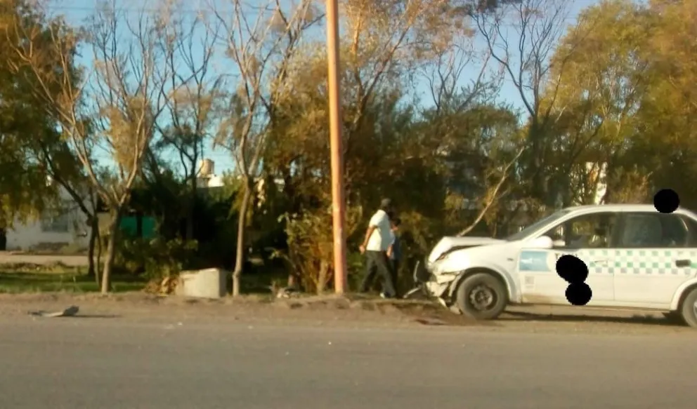Otra vez chocó un taxista de Viedma