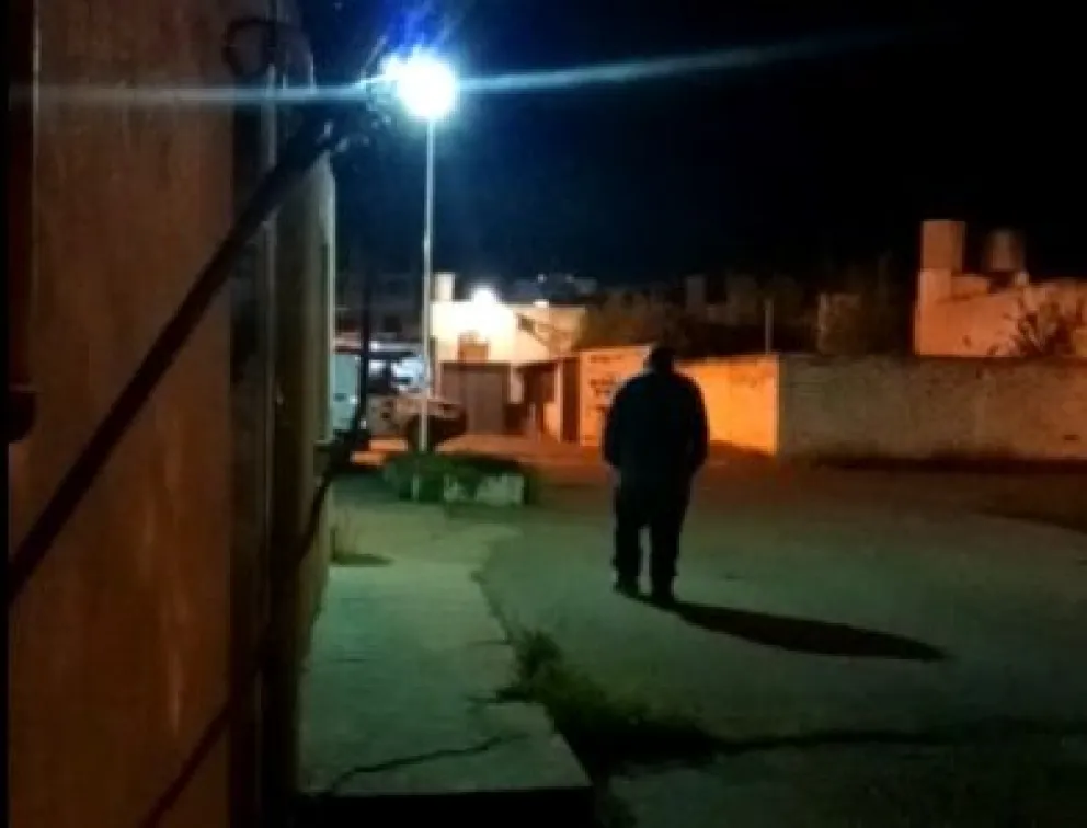Vecinos de las 1016 se quedaron sin luz e increparon a un guardia de EdERSA