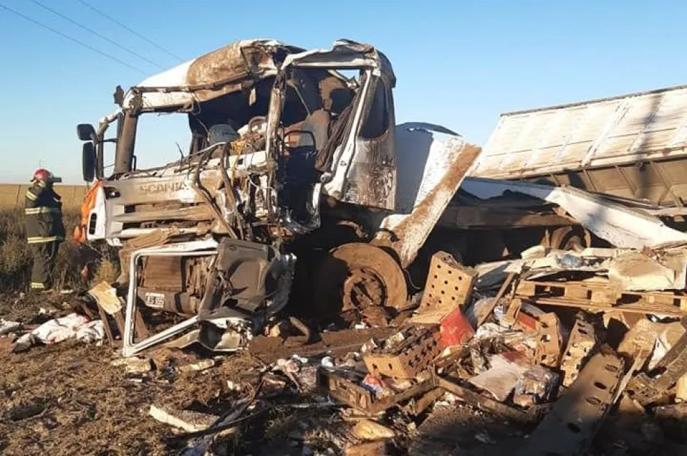 Video: así quedaron los camiones que chocaron cerca de Patagones
