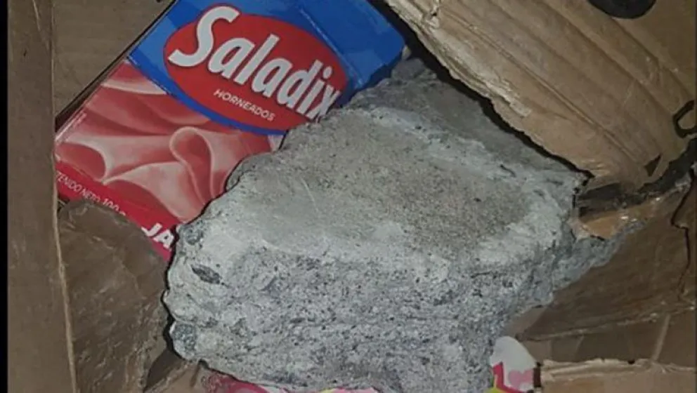 La gran estafa: compró 2 cubiertas por Mercado Libre y le mandaron una piedra