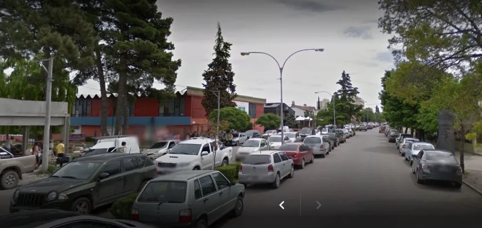 Salieron a caminar y les robaron una mochila: aún no saben cómo entraron al auto