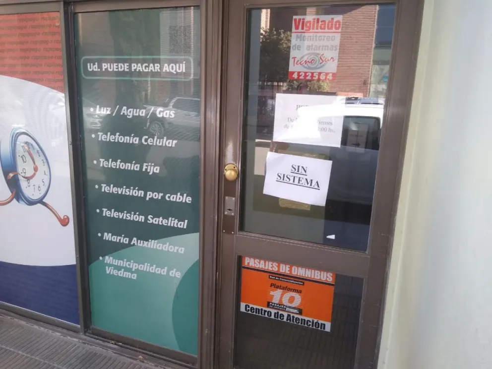 Cerró definitivamente Siglo XXI y lo camuflaron con un cartel de "Sin sistema"