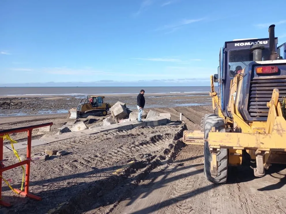 Nuevo acceso a la playa en la bajada del Faro