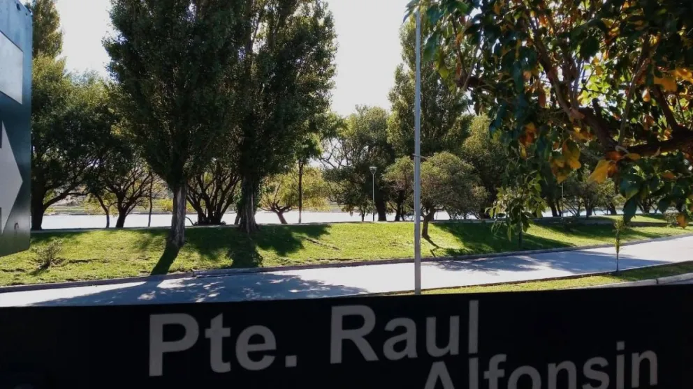 Lo que nos dejó Alfonsín: dos paseos públicos